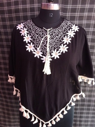 कफ्तान डिज़ाइनर टॉप्स जिनमें कढ़ाई है