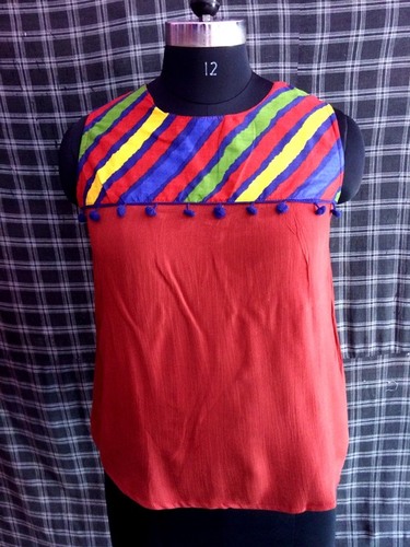 शॉर्ट डिज़ाइनर टॉप्स