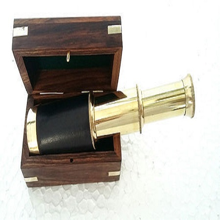 गोल्डन एंड ब्राउन माउस ओवर इमेज ज़ूम करने के लिए एंटीक मरीन टेलीस्कोप- विंटेज