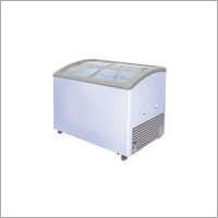 व्हाइट मिनी फ़्रीज़र