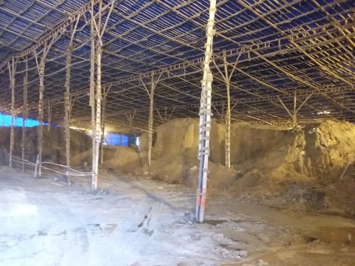 नीला अस्थायी मानसून शेड