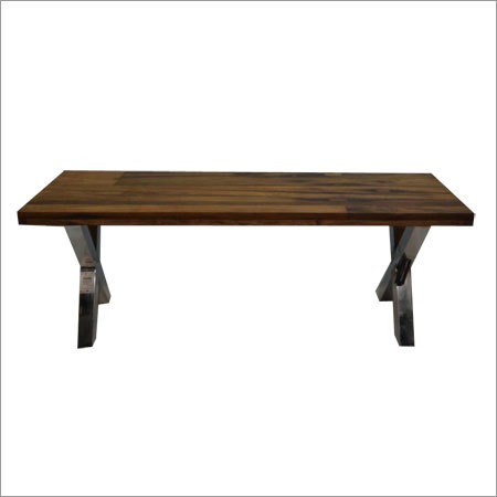 लकड़ी की मेज