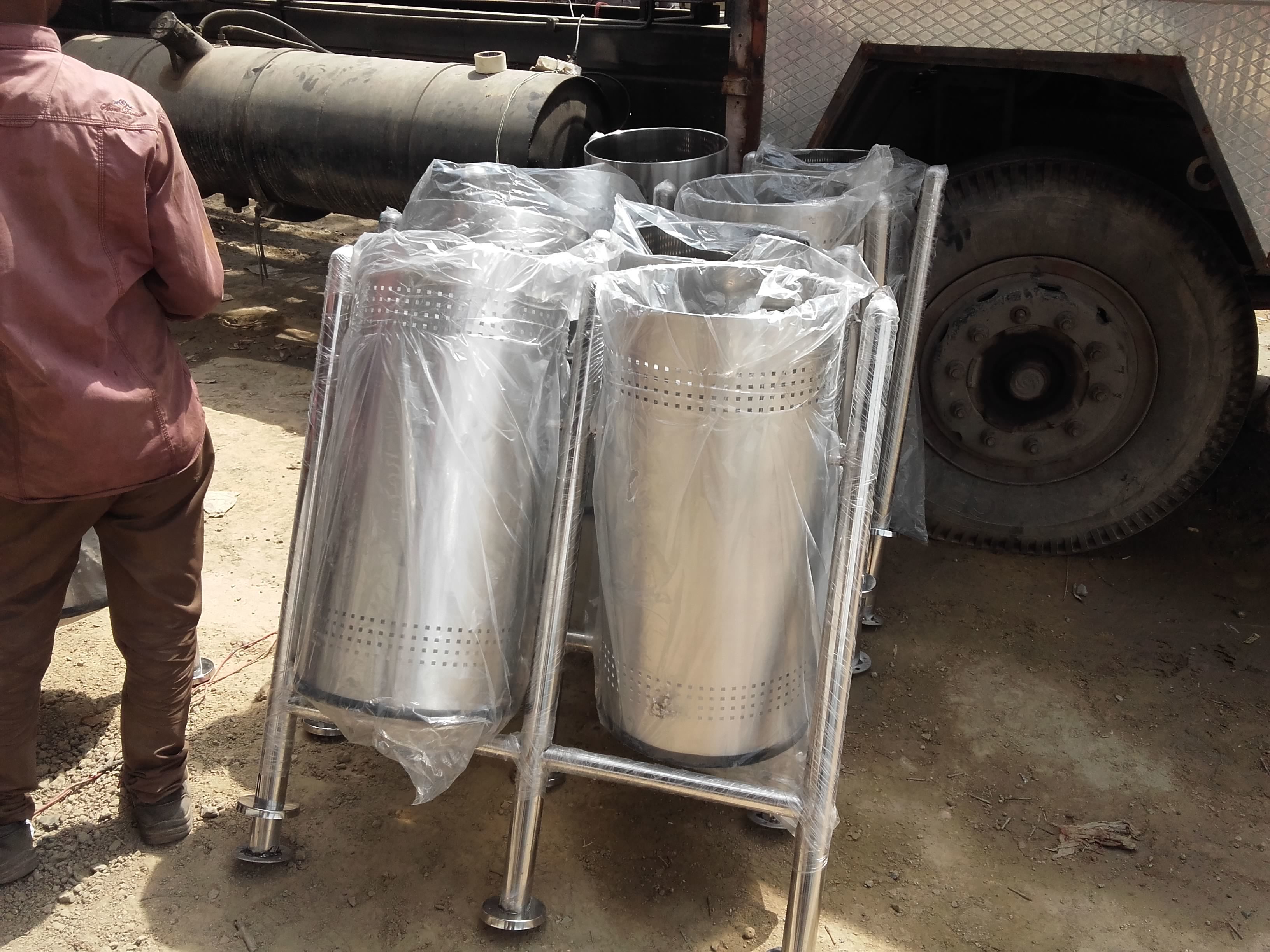 Stainless Steel And Plastic Pole Bin Dustbin