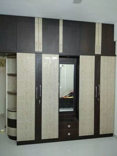 लकड़ी का सेल्फ रैक