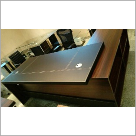 वीनियर ऑफिस टेबल