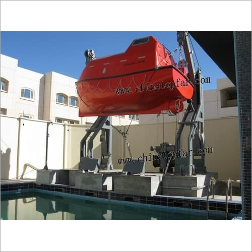 प्रशिक्षण केंद्र के लिए जीवनरक्षक नौका और डेविट