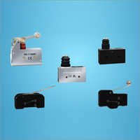 सफेद और काले माइक्रो स्विच