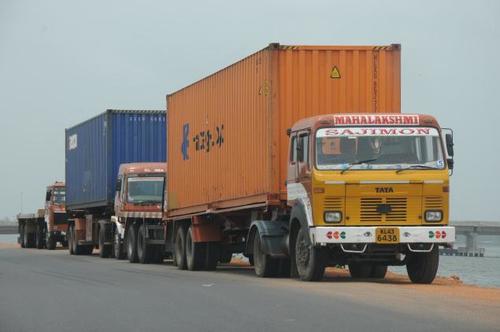 कॉन्टेनर्स ट्रांसपोर्ट सर्विस