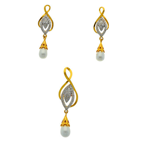 Diamond Pendant Set Diamond Carat Weight: 0.95 Carat