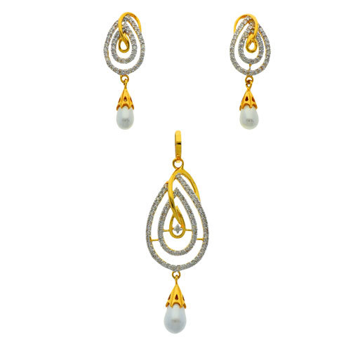 Diamond Pendant Set Diamond Carat Weight: 0.89 Carat