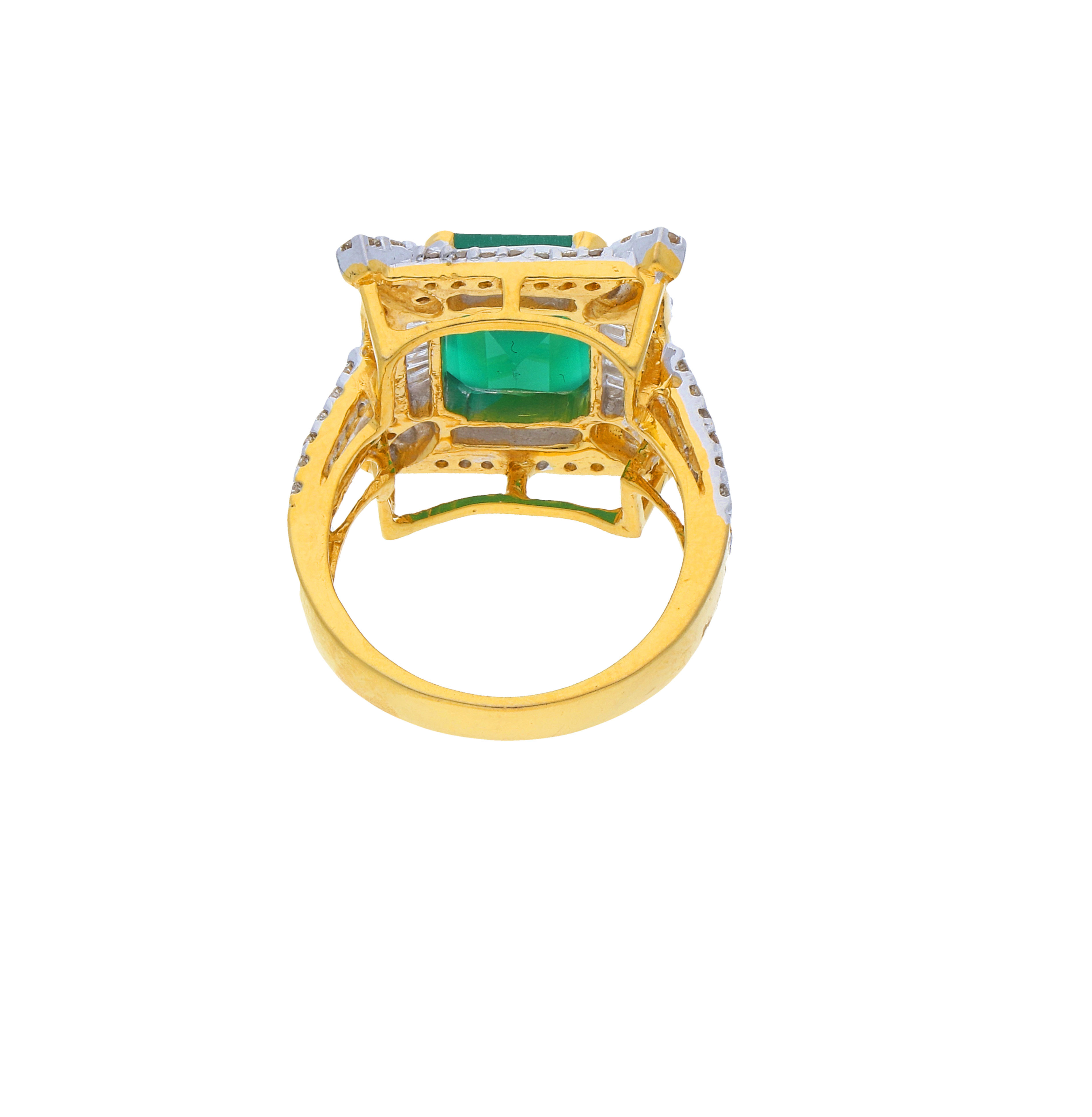 Diamond Cocktail Ring Diamond Carat Weight: 1.33 Carat