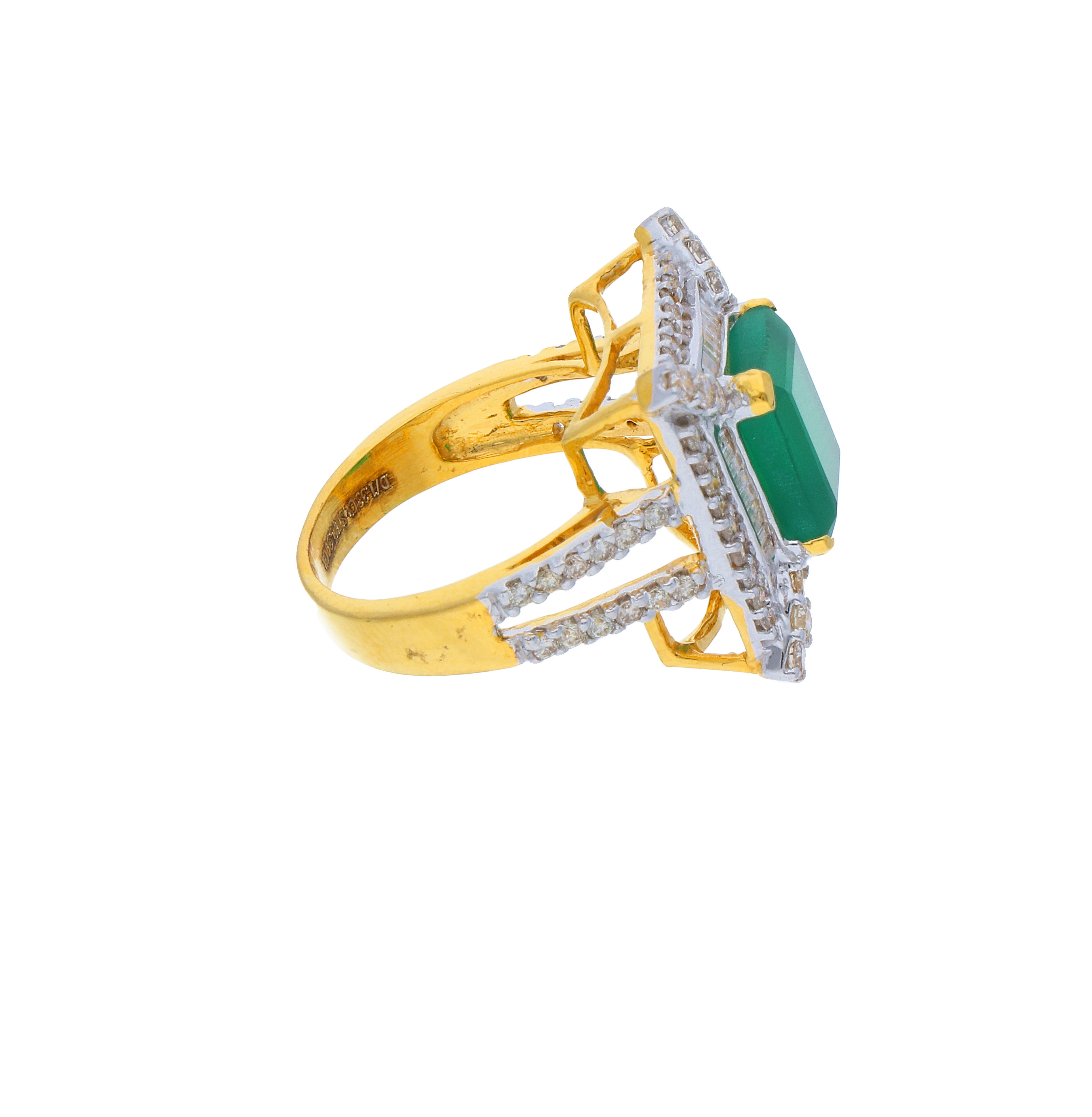 Diamond Cocktail Ring Diamond Carat Weight: 1.33 Carat