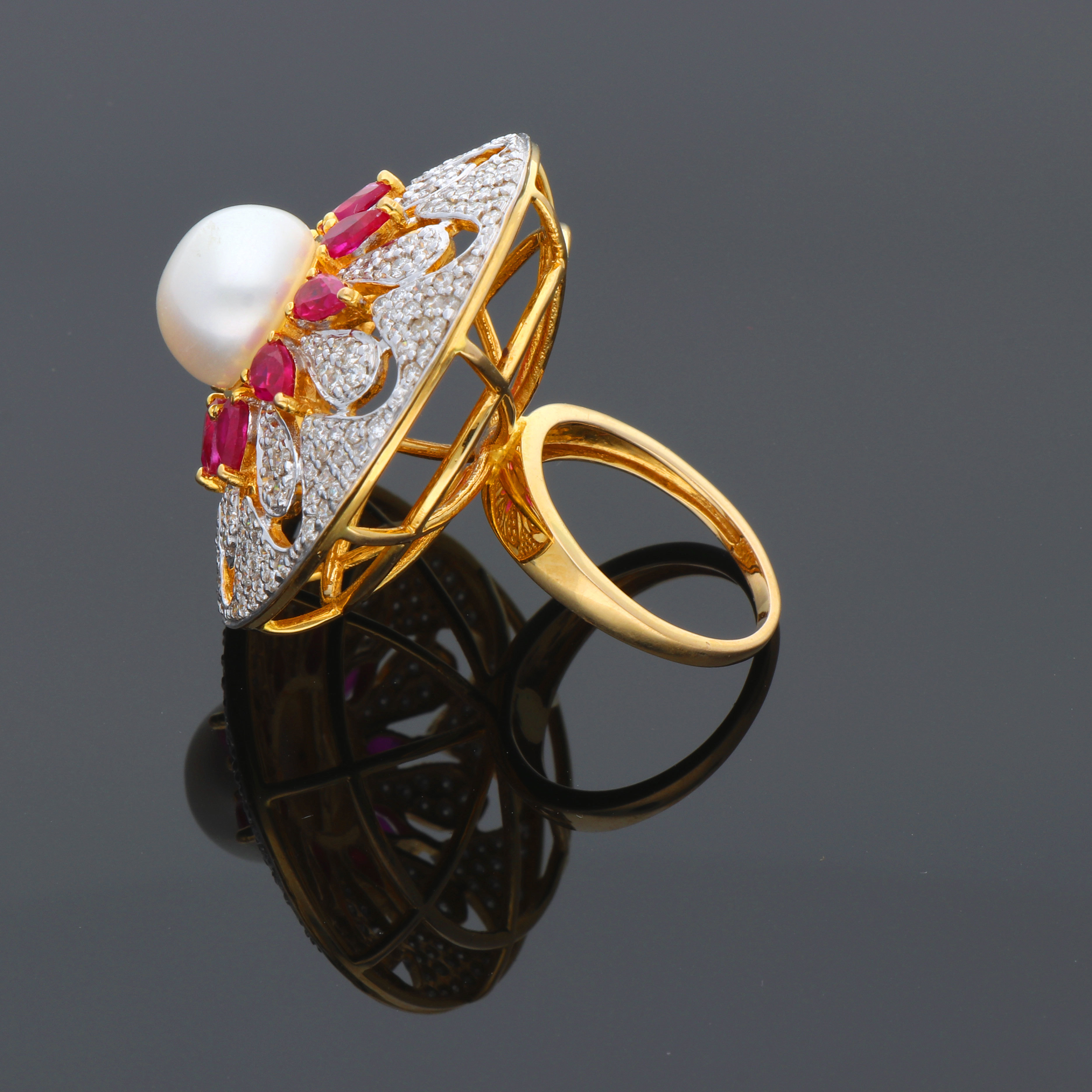 Diamond Cocktail Ring Diamond Carat Weight: 2.56 Carat
