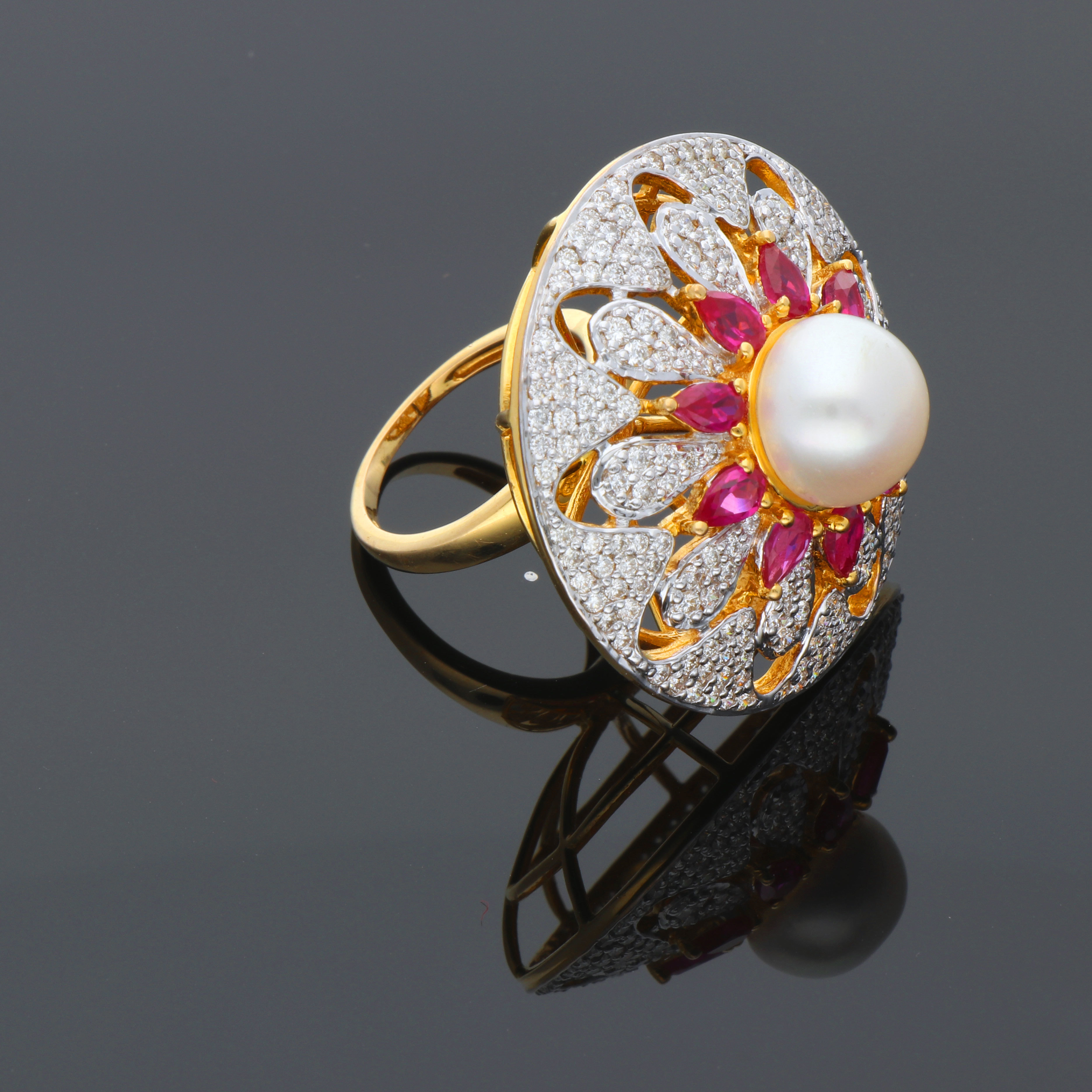Diamond Cocktail Ring Diamond Carat Weight: 2.56 Carat