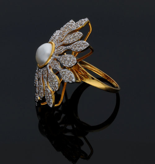 Diamond Cocktail Ring Diamond Carat Weight: 1.94 Carat