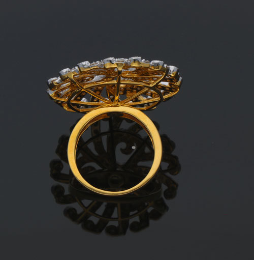 Diamond Cocktail Ring Diamond Carat Weight: 2.56 Carat