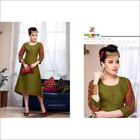 महिलाओं का ट्रेंडी फैंसी कुर्ता