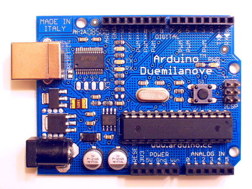 Arduino Duemilanove Atmega 328p USB के लिए एक मंच है जो प्रोग्रामेबल इलेक्ट्रॉनिक सर्किट बनाने के लिए उपयोग किया जाता है। यह आसान प्रोग्रामिंग और इंटीग्रेशन की सुविधा देता है, जिससे उपयोगकर्ता विभिन्न प्रोजेक्ट्स और अनुप्रयोगों के लिए इसे कस्टमाइज़ कर सकते हैं।