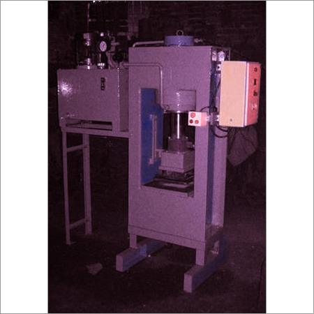 टाइल बनाने की मशीन