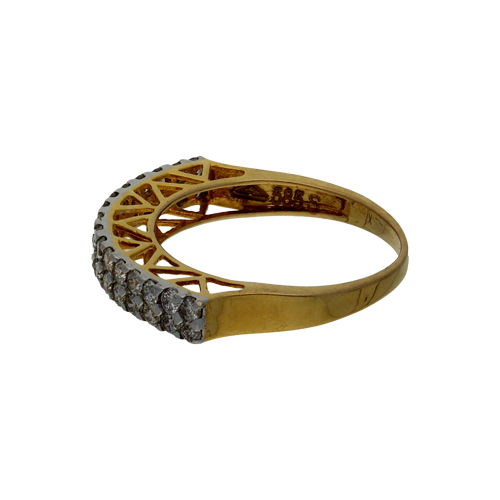 Diamond Ladies Ring Diamond Carat Weight: 0.73 Carat