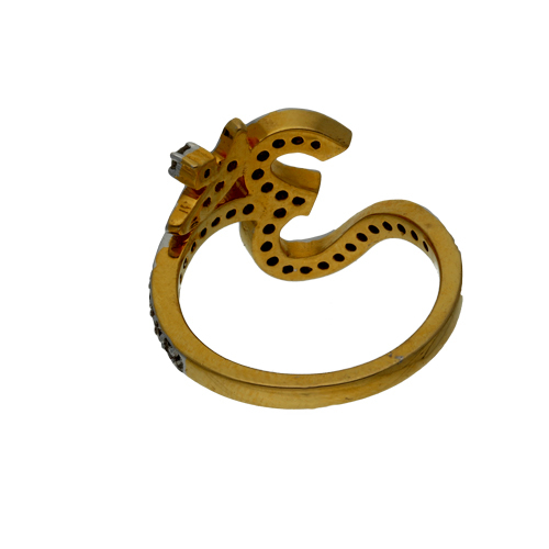 Diamond Ladies Ring Diamond Carat Weight: 0.56 Carat