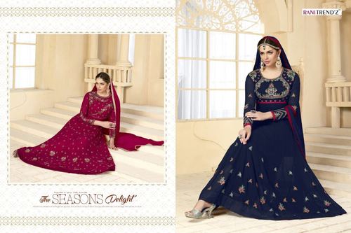 डिजाइनर जैकेट के साथ फैंसी सलवार कमीज