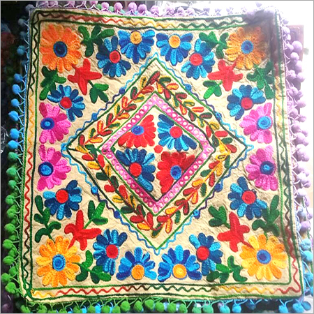 हैंडक्राफ़्टेड राजस्थानी कुशन कवर