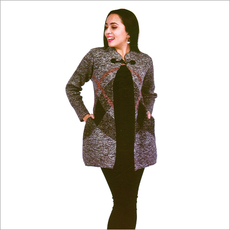 ऊनी लंबी कोट