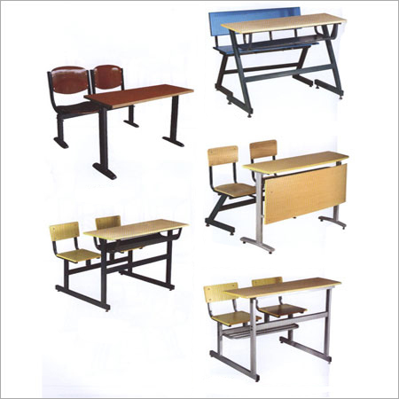 कॉलेज डेस्क और कुर्सियाँ