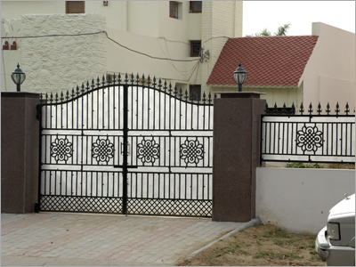 गेट्स और ग्रिल्स पर पॉलीकार्बोनेट शीट