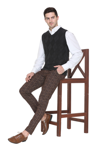 लुधियाना में ब्लैक डिज़ाइनर स्वेटर