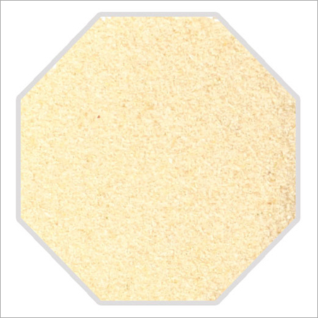 सूखे हुए सफेद प्याज के कण