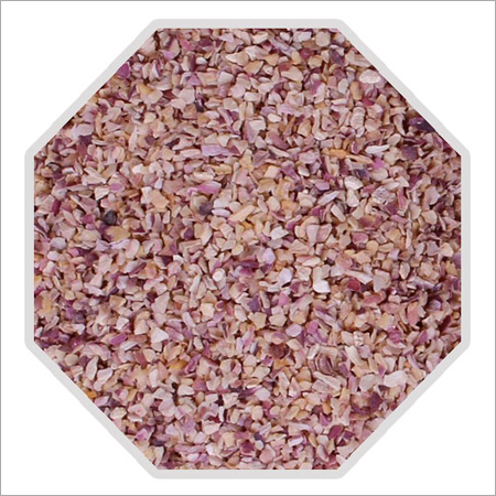 सूखे हुए लाल प्याज कटे हुए