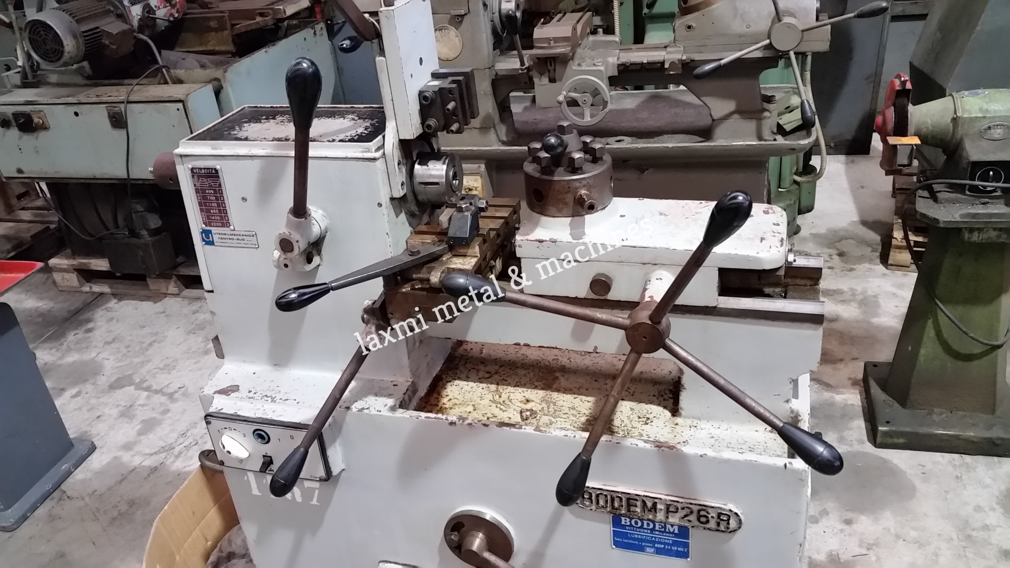 Horizontal Turret Lathe , Bodem