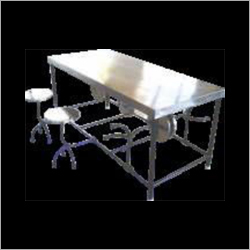 खाने की मेज