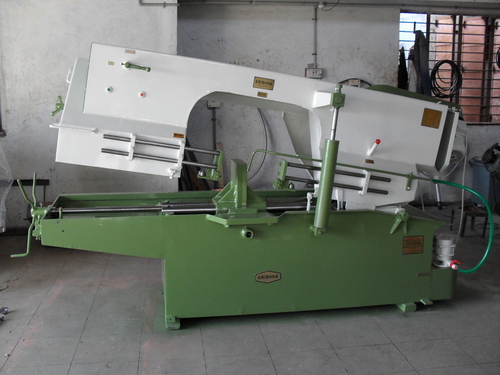 बैंडसॉ मशीन