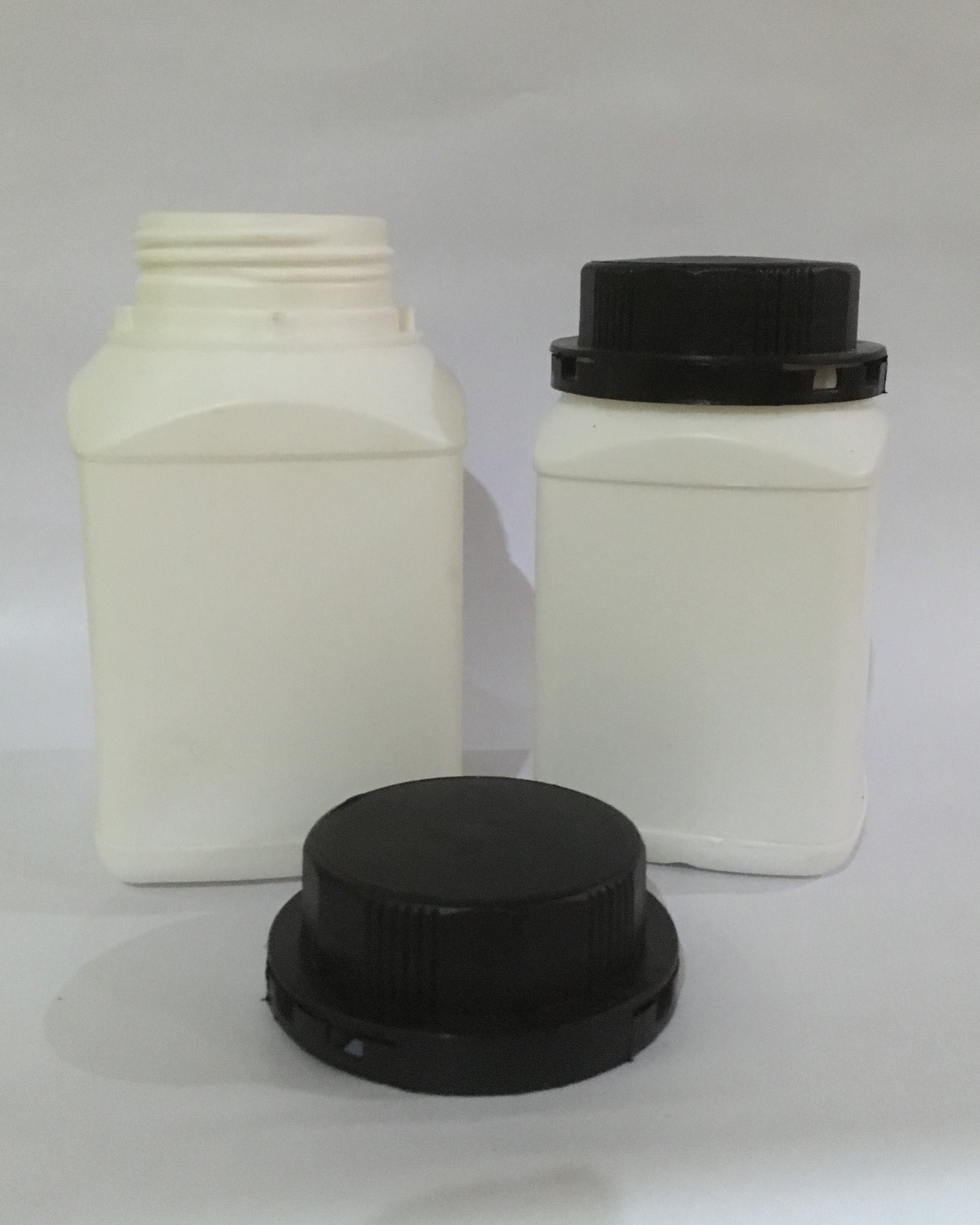 Square Bottles For Fine Chemicals - Virgin Hdpe Material | Blow Molding Process, Ideal For Chemical Storage