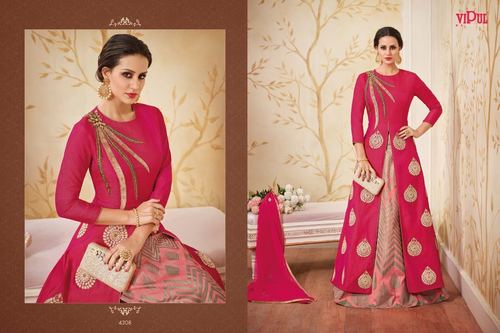 रेड फ्रंट कट स्टाइल गाउन