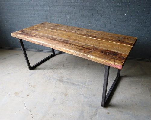 टिकाऊ औद्योगिक ठोस लकड़ी और धातु की डाइनिंग टेबल