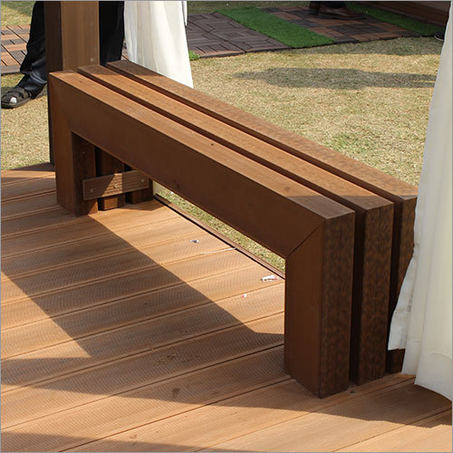 लकड़ी की बेंच