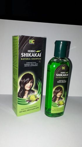 बालों को साफ़ करने और पोषण देने के लिए हर्बल शैम्पू