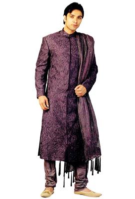 मौव रंग का रेशमी शेरवानी