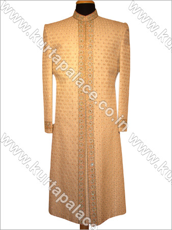 पारंपरिक सुनहरा शेरवानी