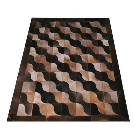 कालीन पर चमड़े के बाल