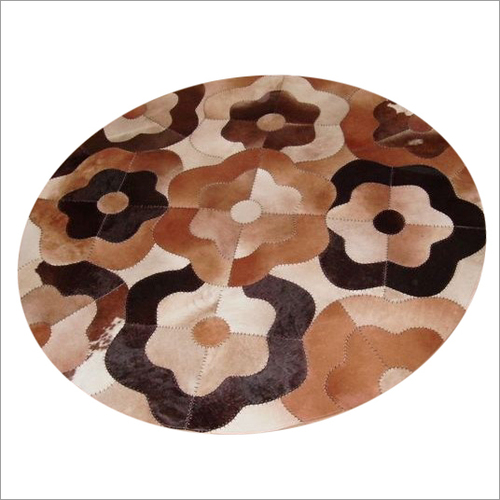 रग कार्पेट पर मल्टीपल इंटीरियर डिज़ाइन हेयर