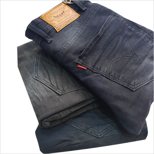 पुरुषों की काली डेनिम जीन्स