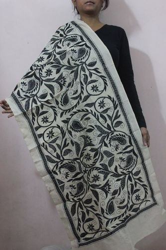 हाथ से बने स्कार्फ