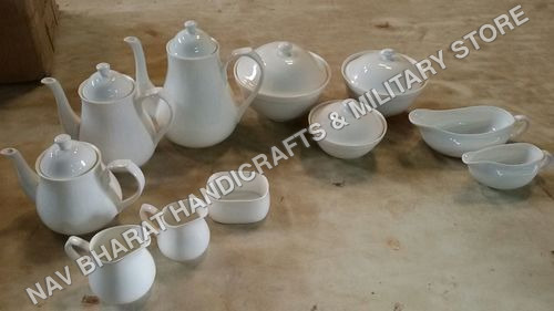 लोगो आर्मी के साथ बोन चाइना क्रॉकरी