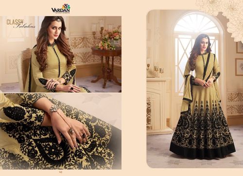 इंडो वेस्टर्न डिज़ाइनर गाउन