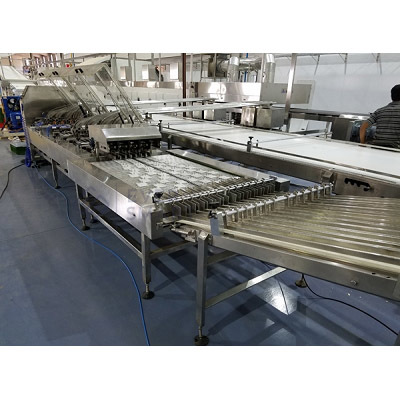 Four Lane Biscuit Sandwiching Machine With Row Multiplier Capacity: 60-1000 Kg/hr